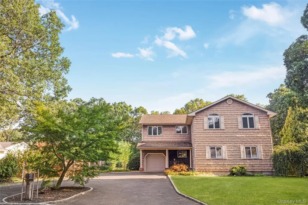 1340 Spur Drive S Islip NY 11751