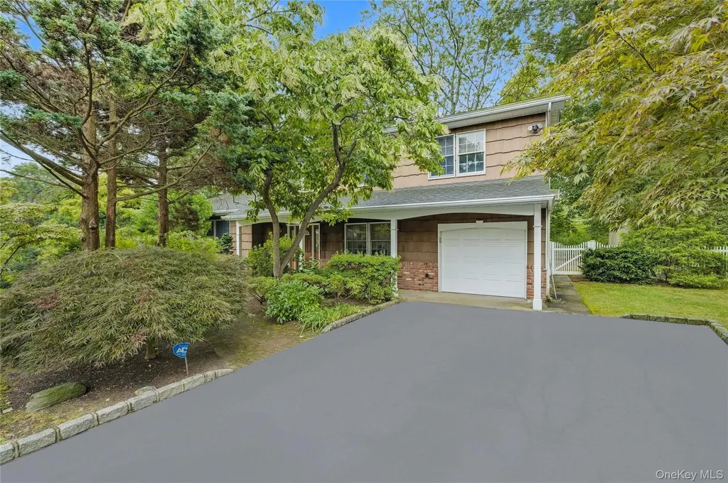 16 Delmar Lane Commack NY 11725