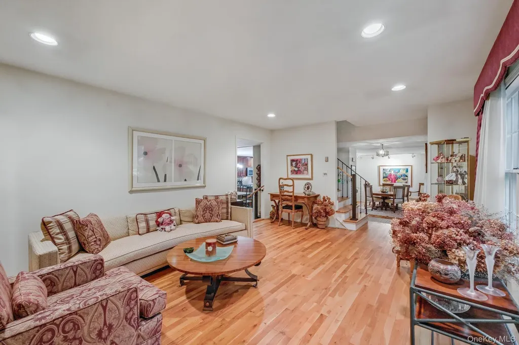 16 Delmar Lane Commack NY 11725