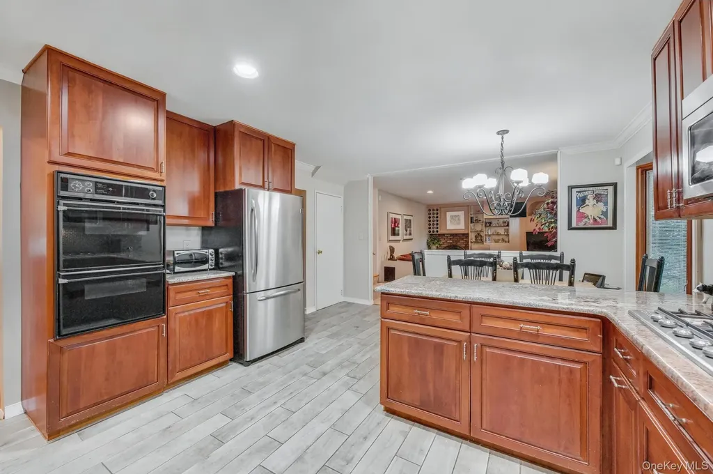 16 Delmar Lane Commack NY 11725