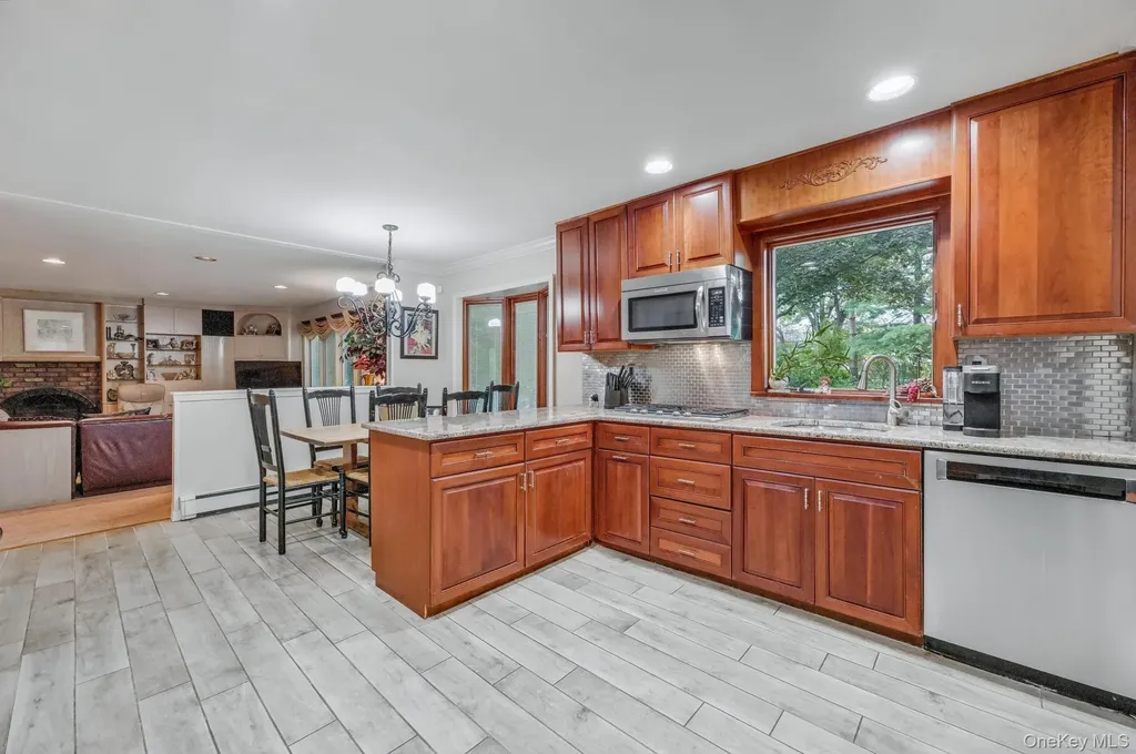 16 Delmar Lane Commack NY 11725