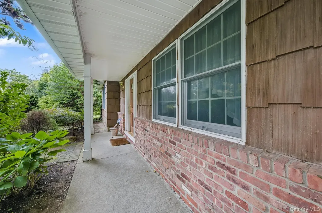 16 Delmar Lane Commack NY 11725