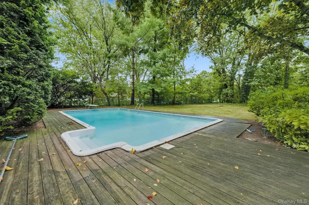 16 Delmar Lane Commack NY 11725