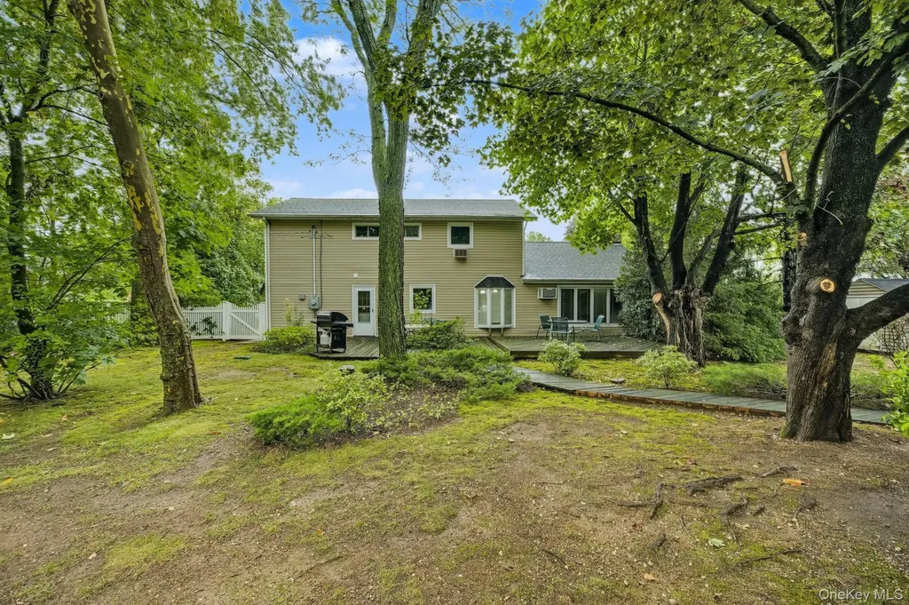 16 Delmar Lane Commack NY 11725