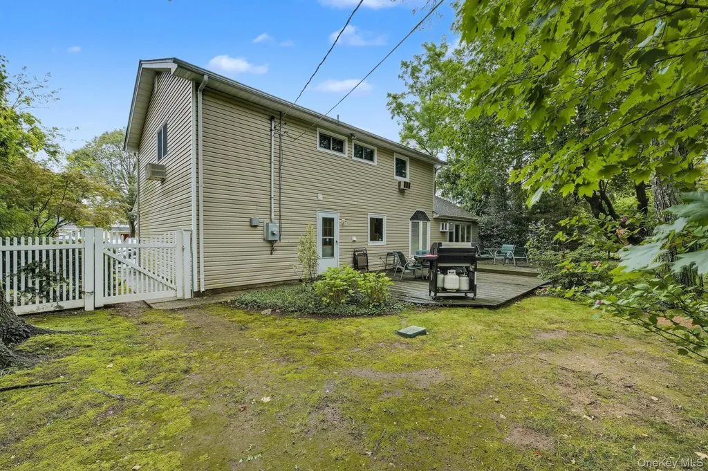 16 Delmar Lane Commack NY 11725