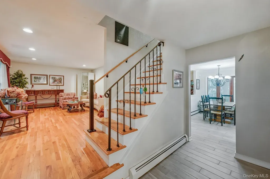 16 Delmar Lane Commack NY 11725