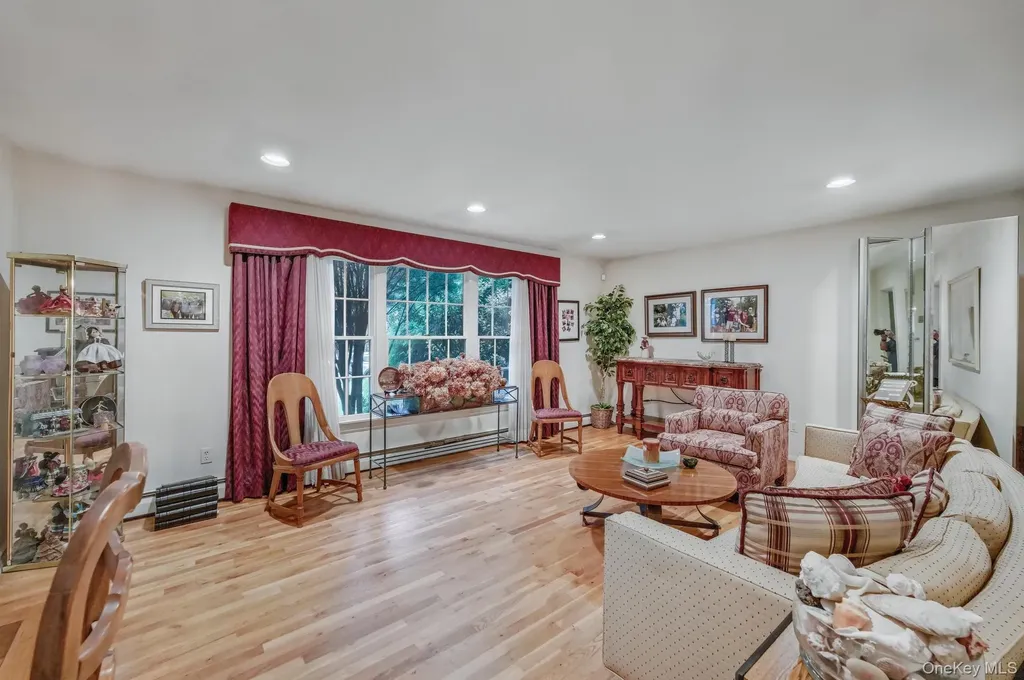 16 Delmar Lane Commack NY 11725