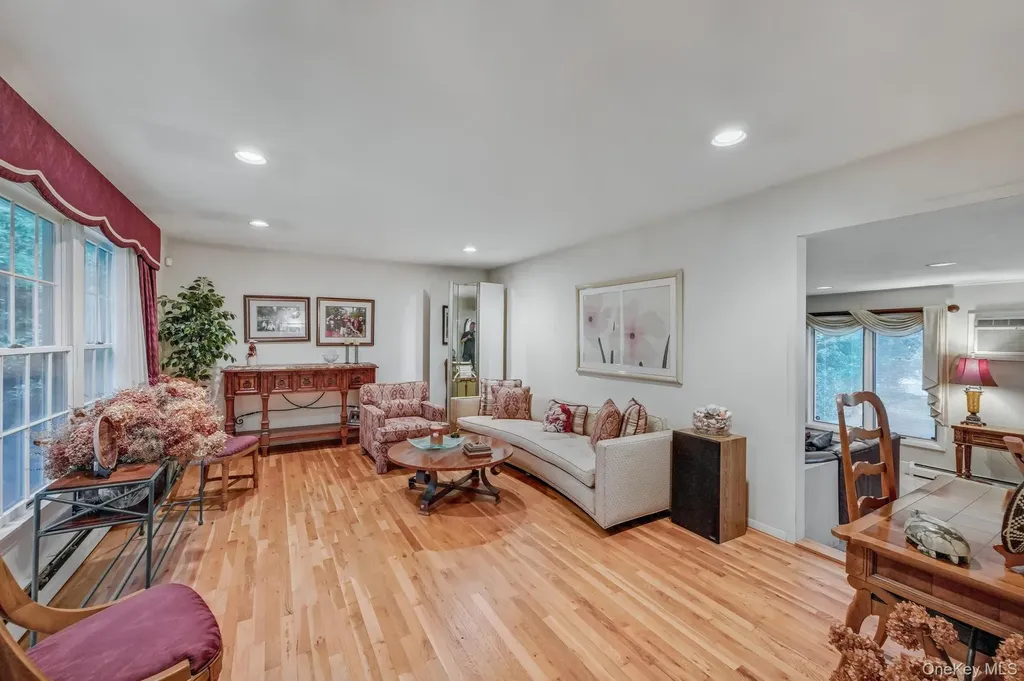 16 Delmar Lane Commack NY 11725