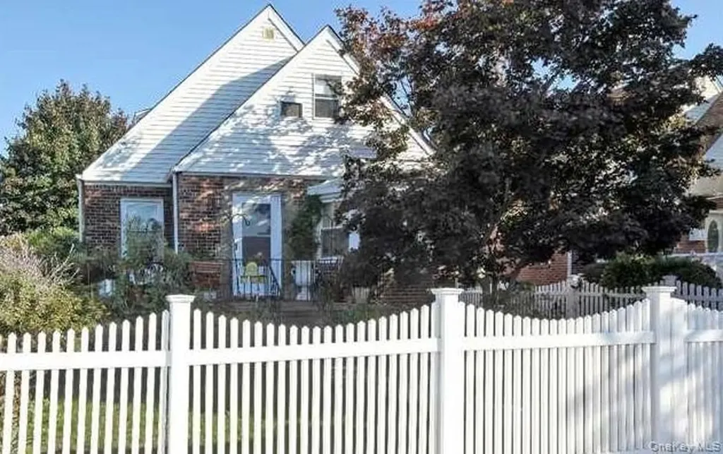 44 Huntley Road Elmont NY 11003