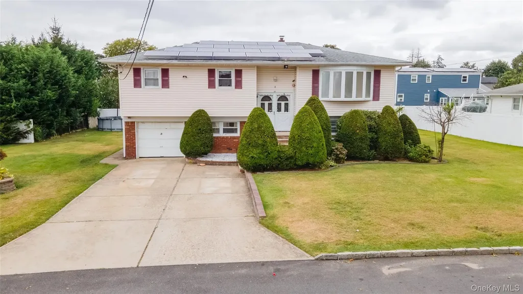 56 Suffolk Avenue West Babylon NY 11704