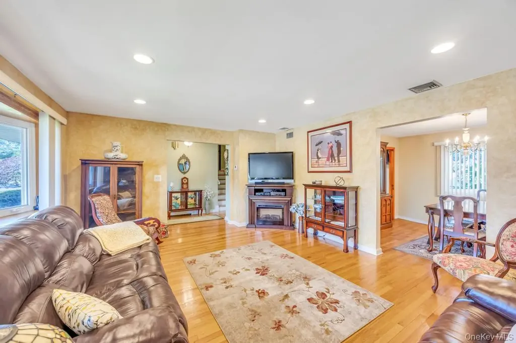 338 Stewart Avenue Bethpage NY 11714