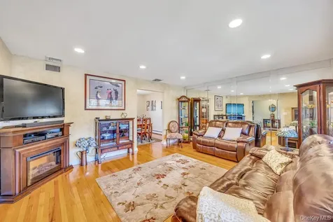 338 Stewart Avenue Bethpage NY 11714