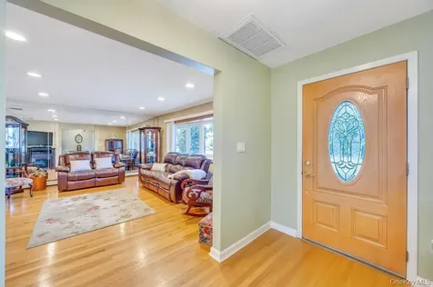 338 Stewart Avenue Bethpage NY 11714