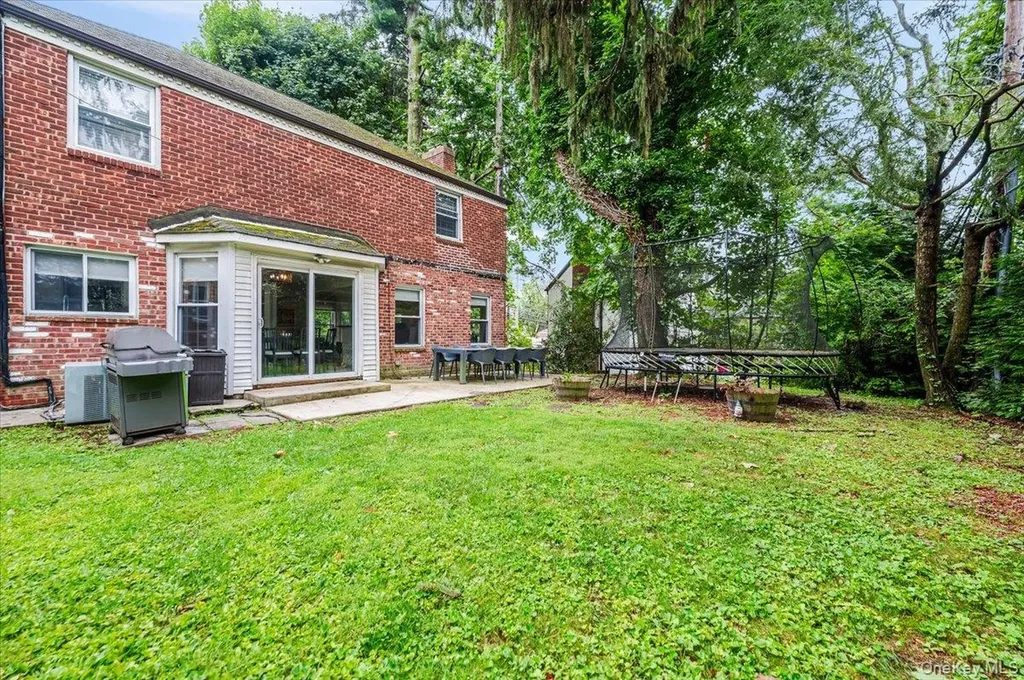 113 Old Mill Road Great Neck NY 11023