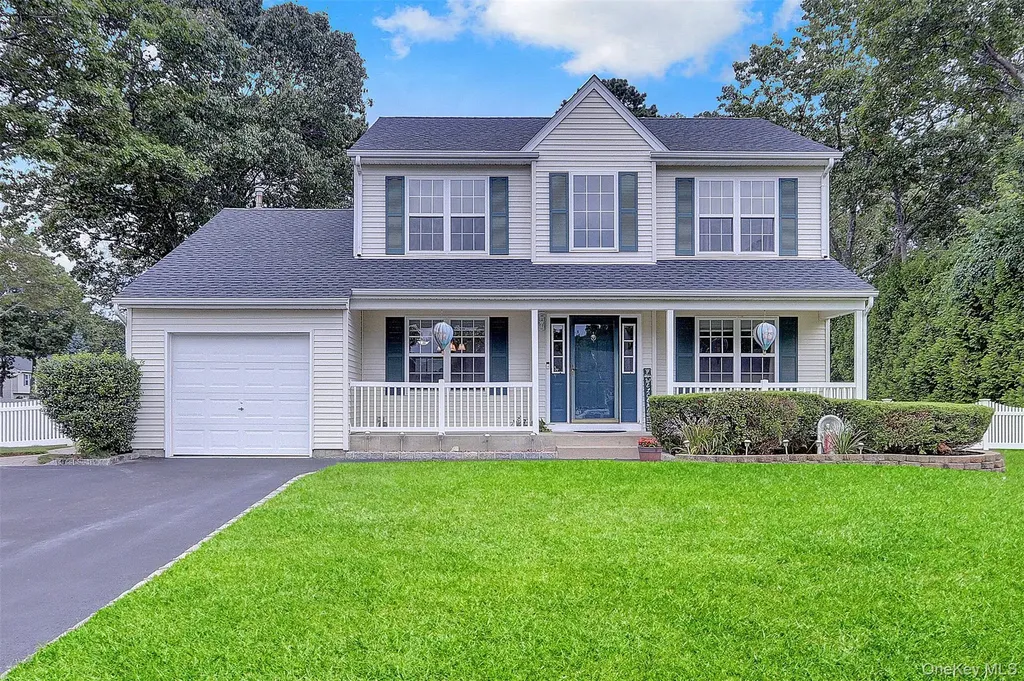 17 Beach Plum Lane Middle Island NY 11953