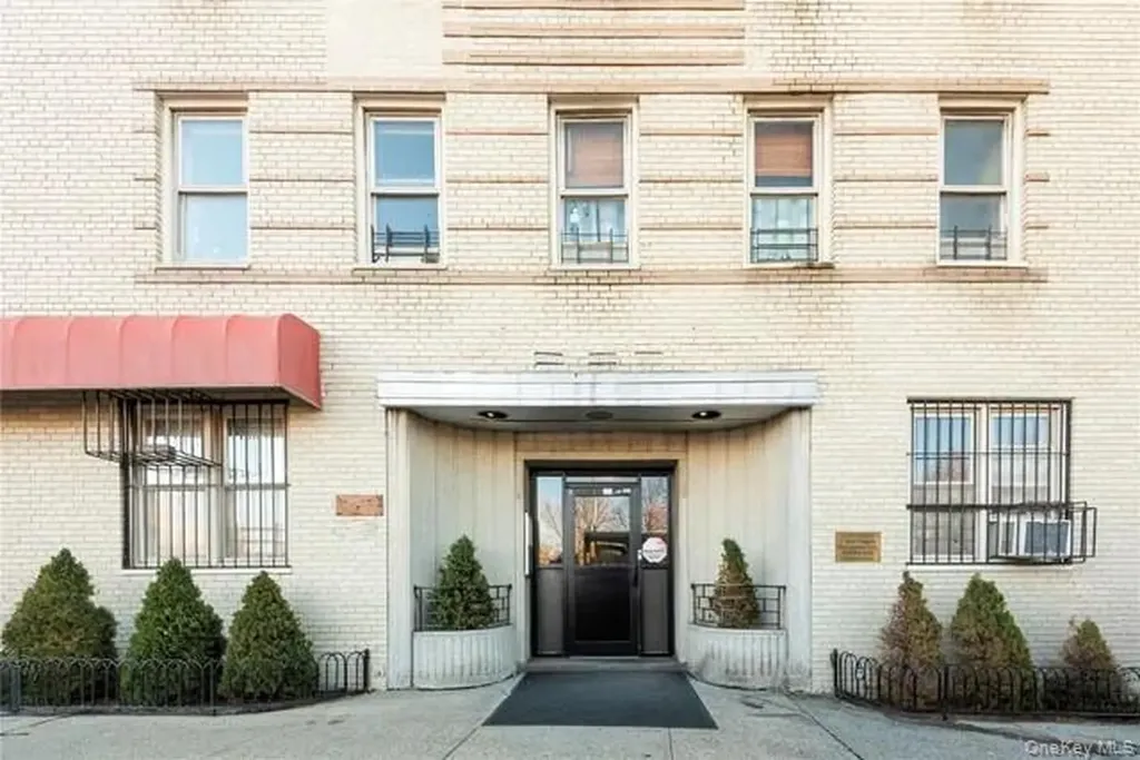 2190 Boston Road Bronx NY 10462
