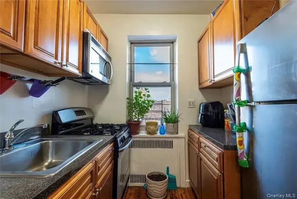 2190 Boston Road Bronx NY 10462