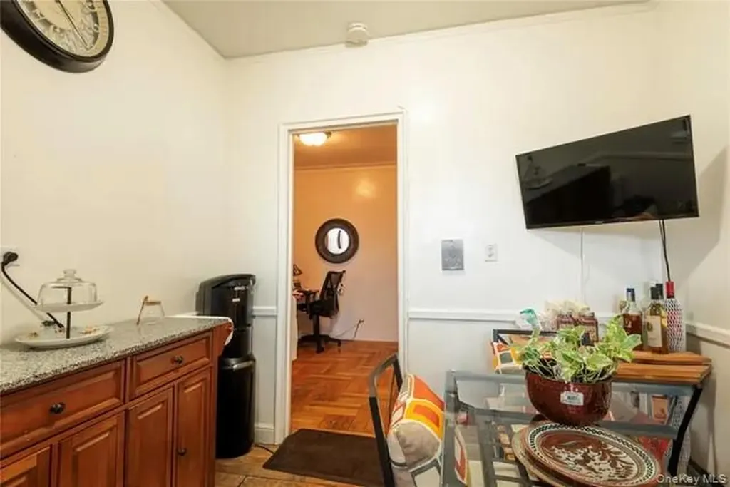 2190 Boston Road Bronx NY 10462