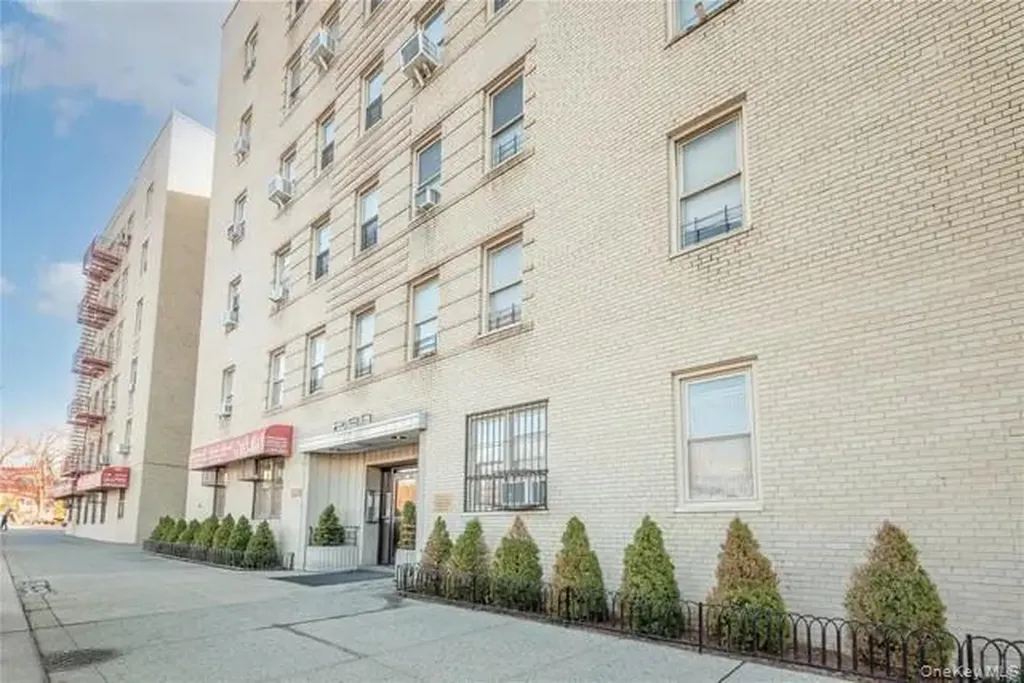 2190 Boston Road Bronx NY 10462