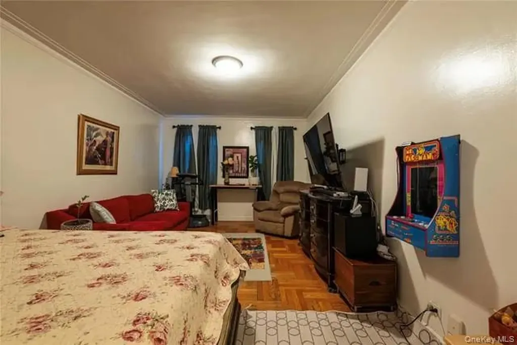 2190 Boston Road Bronx NY 10462
