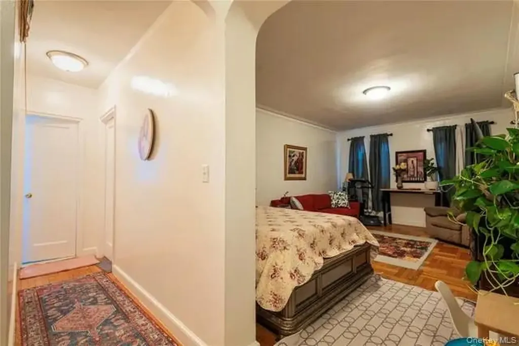 2190 Boston Road Bronx NY 10462