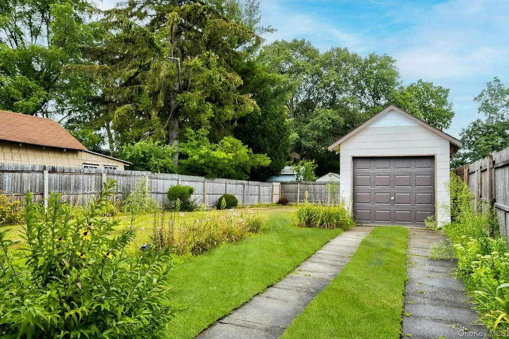 86 N Bayview Avenue Freeport NY 11520