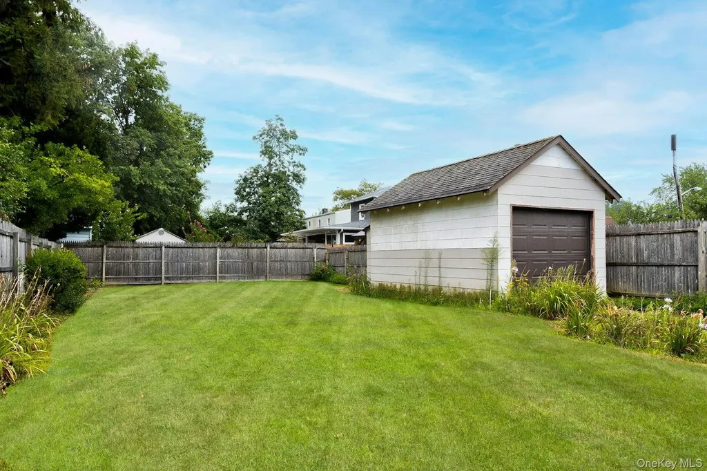 86 N Bayview Avenue Freeport NY 11520