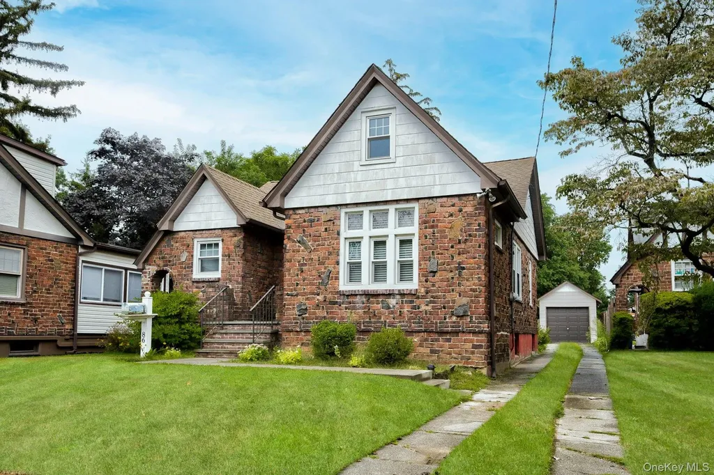 86 N Bayview Avenue Freeport NY 11520