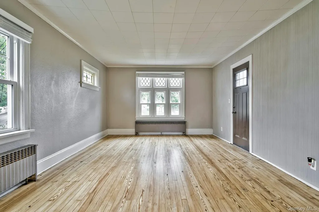 86 N Bayview Avenue Freeport NY 11520