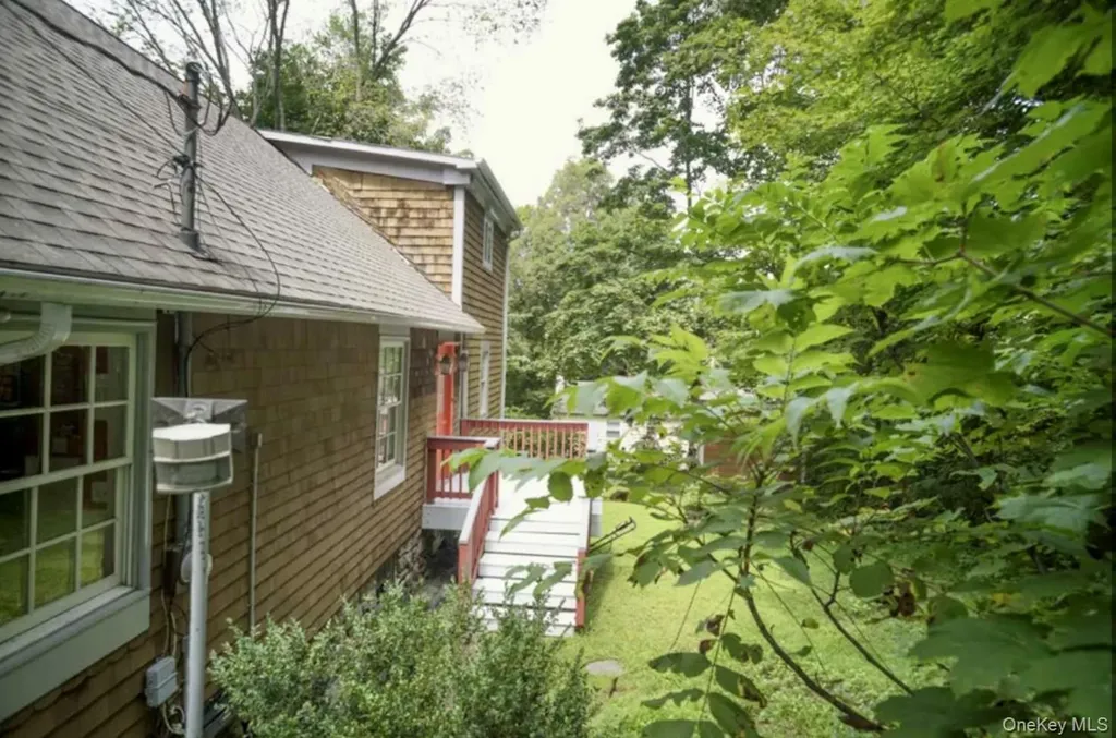 20 Cedar Trail Monroe NY 10950