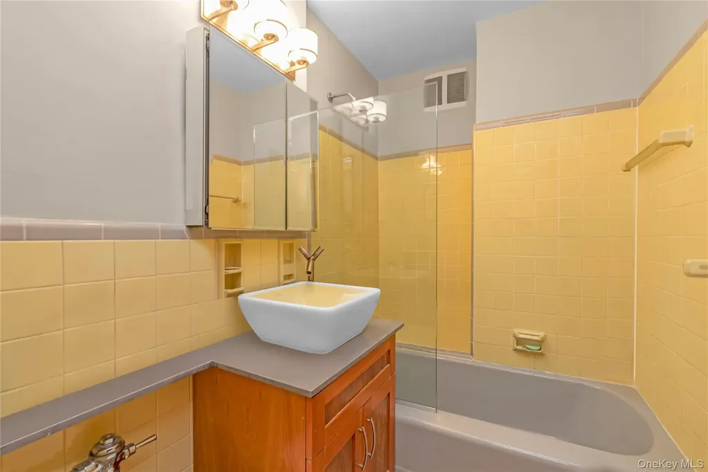 79-10 34th Avenue Jackson Heights NY 11372