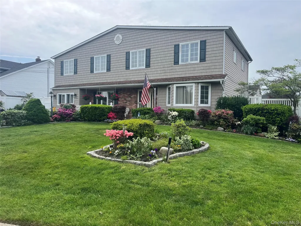 9 Hollings Drive Deer Park NY 11729