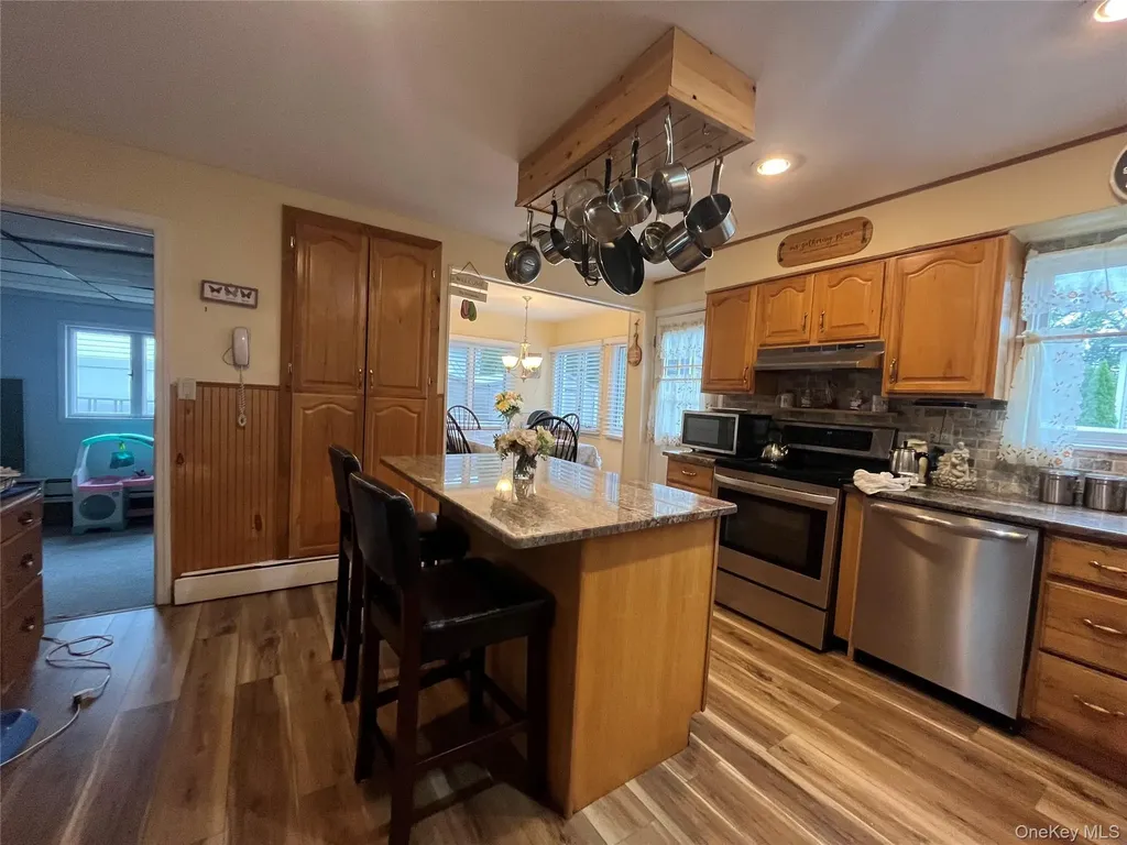 9 Hollings Drive Deer Park NY 11729