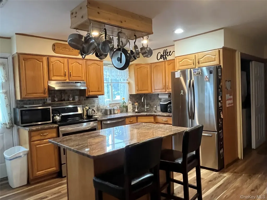 9 Hollings Drive Deer Park NY 11729