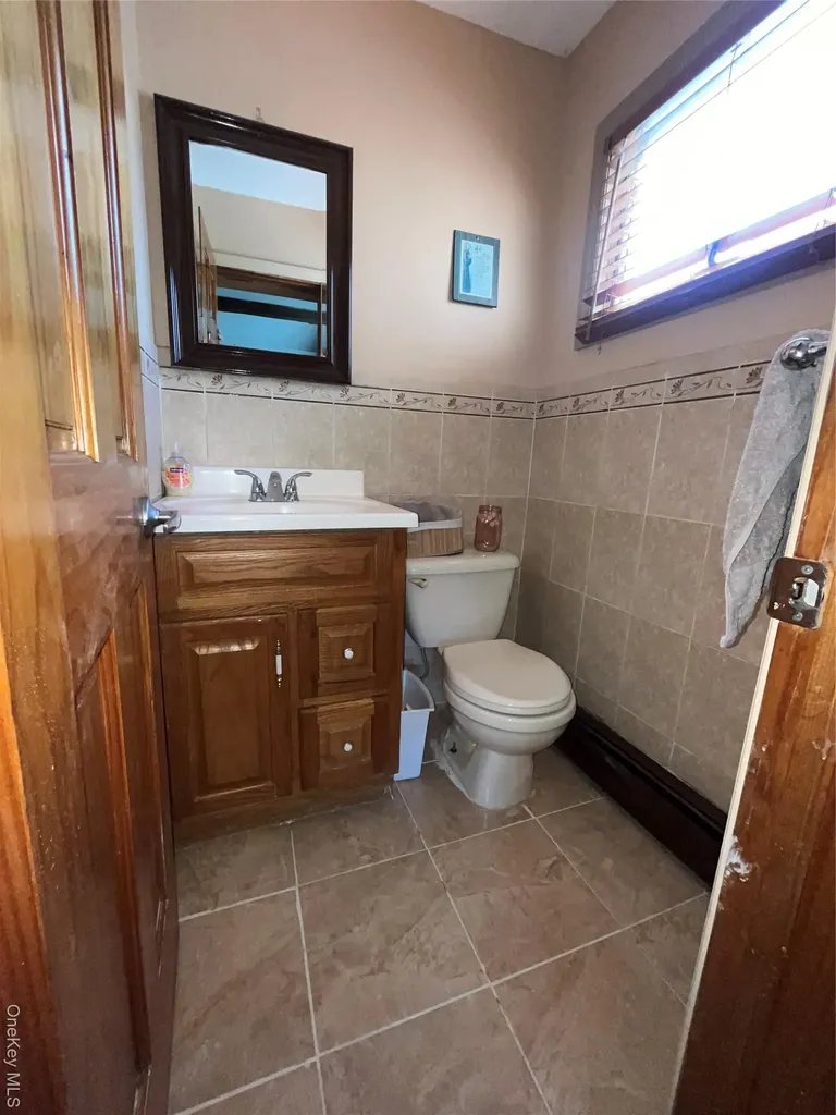 9 Hollings Drive Deer Park NY 11729