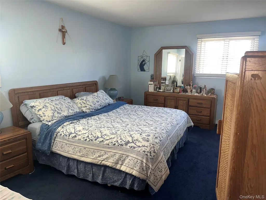 9 Hollings Drive Deer Park NY 11729