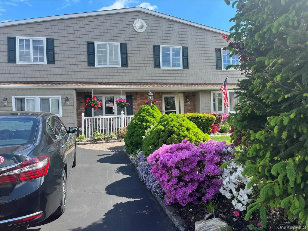 9 Hollings Drive Deer Park NY 11729