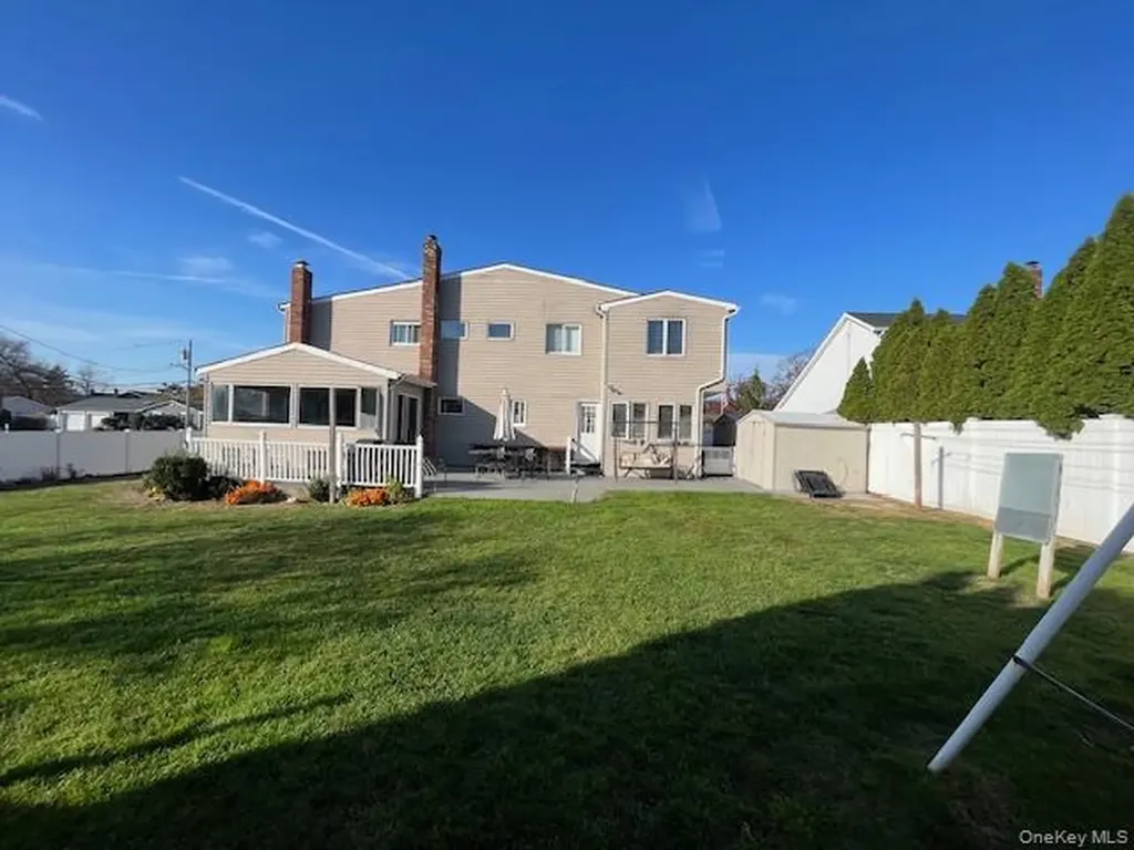 9 Hollings Drive Deer Park NY 11729