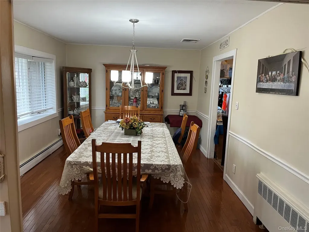 9 Hollings Drive Deer Park NY 11729