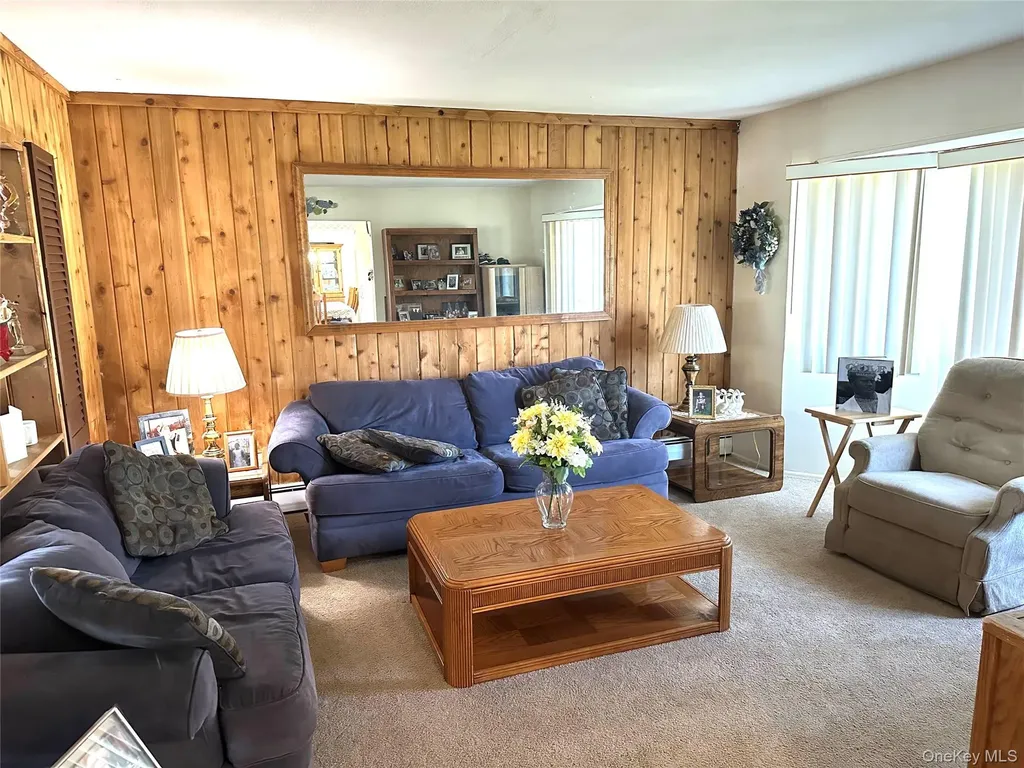 9 Hollings Drive Deer Park NY 11729