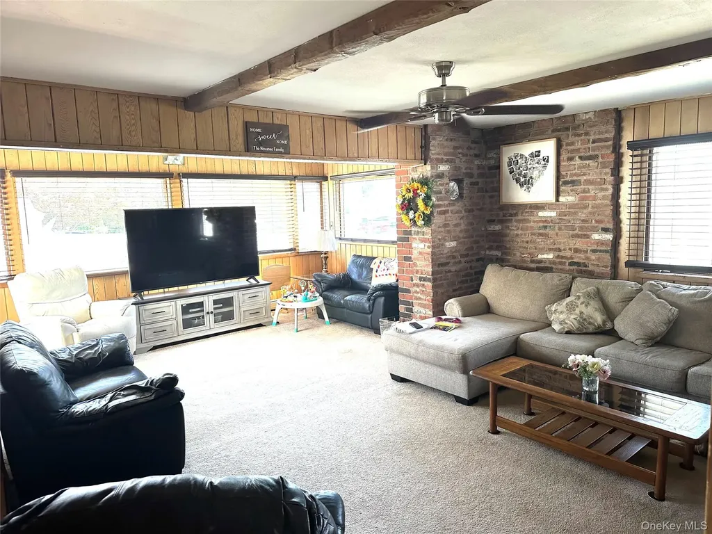 9 Hollings Drive Deer Park NY 11729