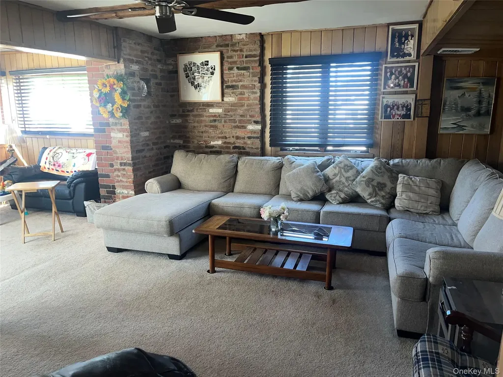 9 Hollings Drive Deer Park NY 11729