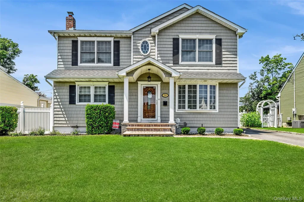 294 Swansdowne Drive Seaford NY 11783