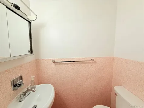 516 Mclean Avenue Yonkers NY 10705