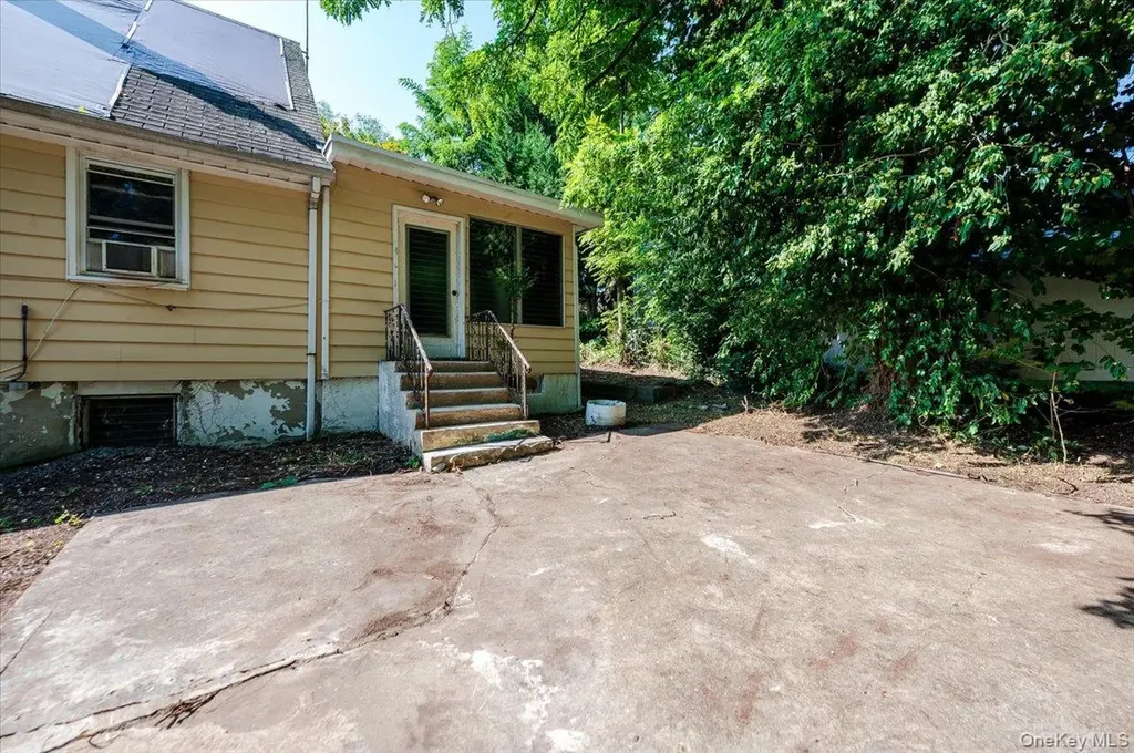 10 Hampton Terrace White Plains NY 10607