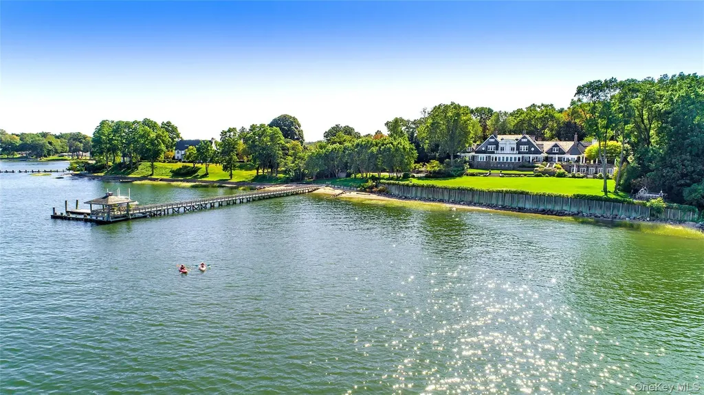 227 Dock Lane Great Neck NY 11024