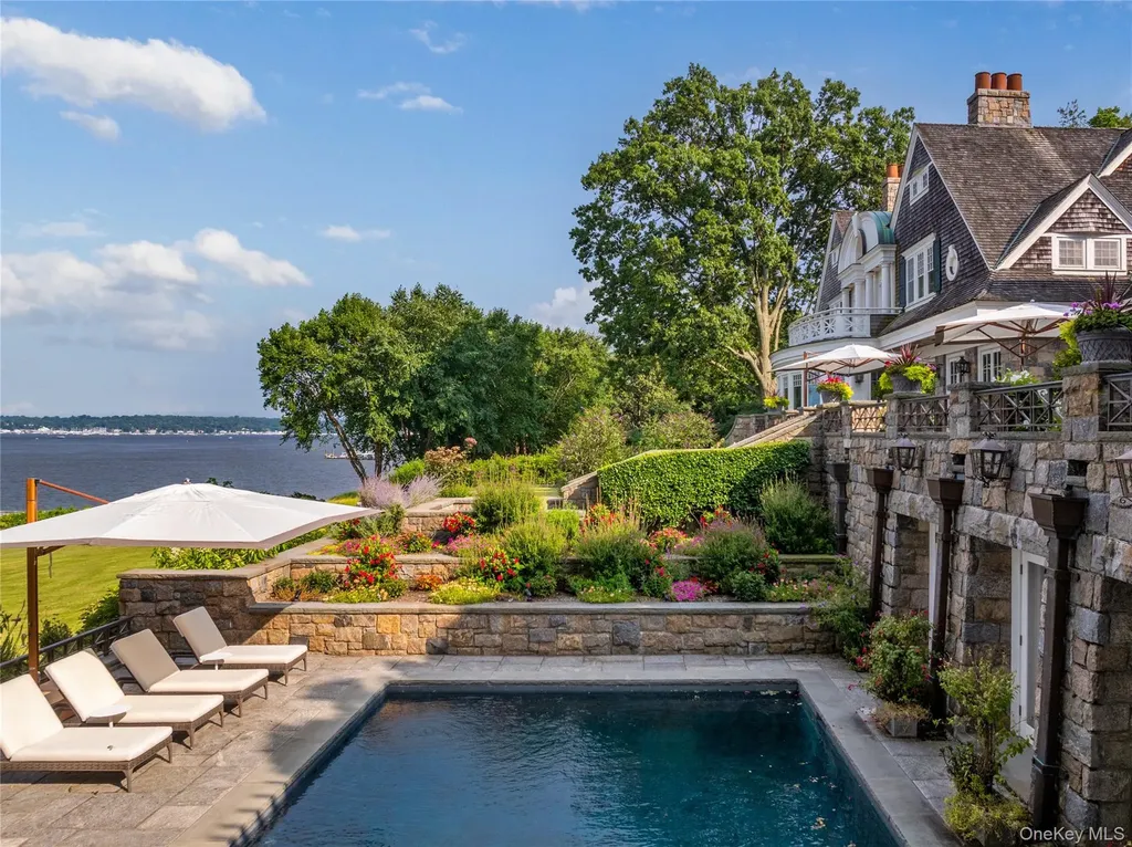 227 Dock Lane Great Neck NY 11024