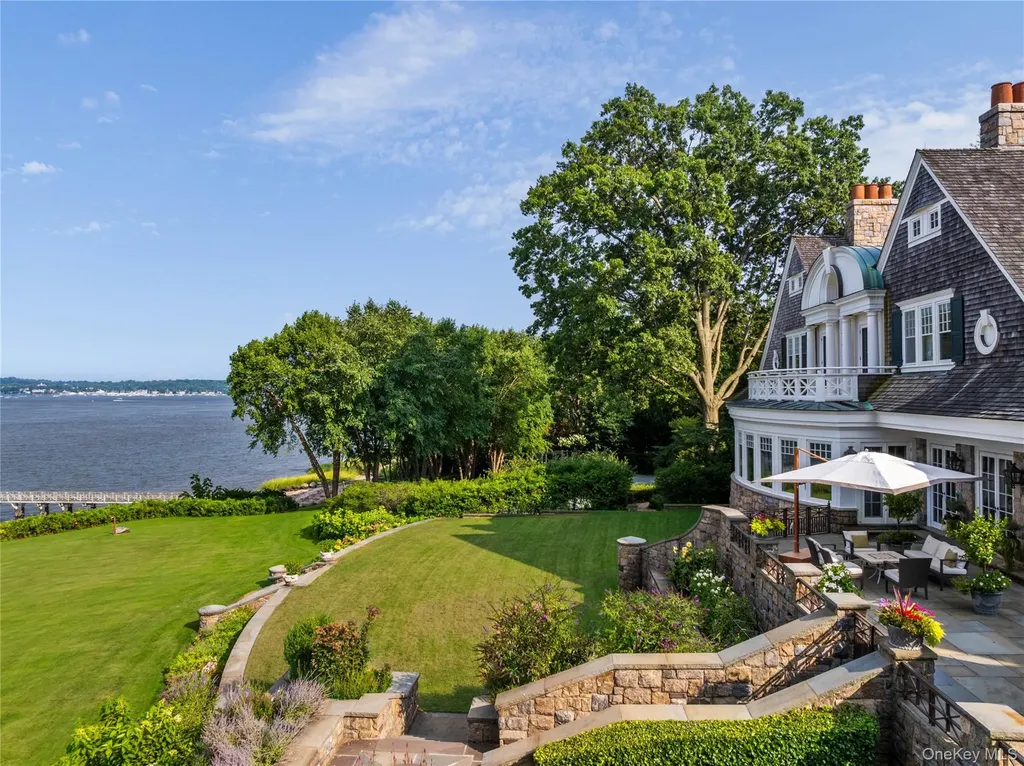 227 Dock Lane Great Neck NY 11024