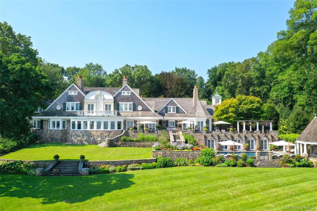 227 Dock Lane Great Neck NY 11024
