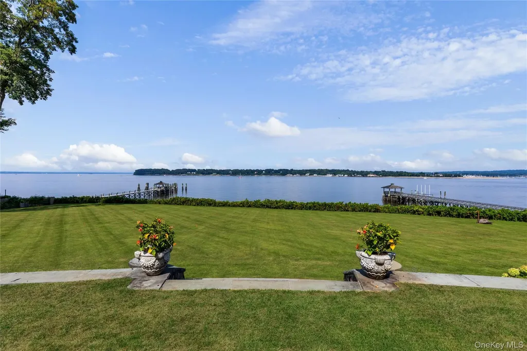 227 Dock Lane Great Neck NY 11024